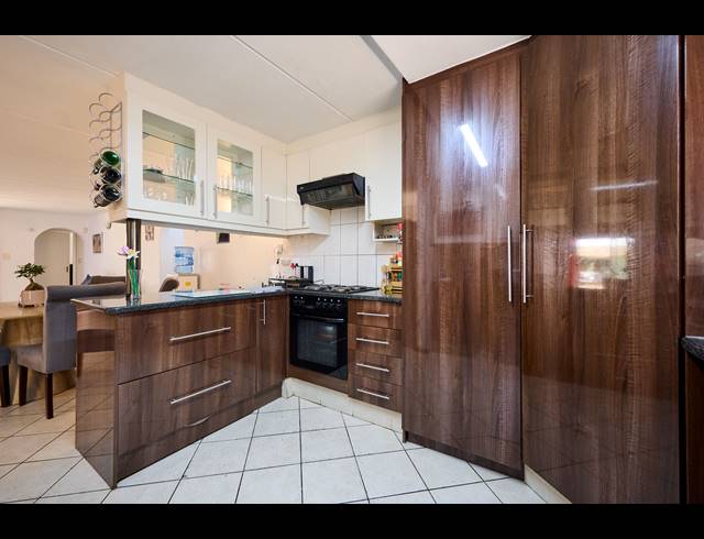 4 BEDROOM HOUSE FOR SALE IN BARBEQUE DOWNS